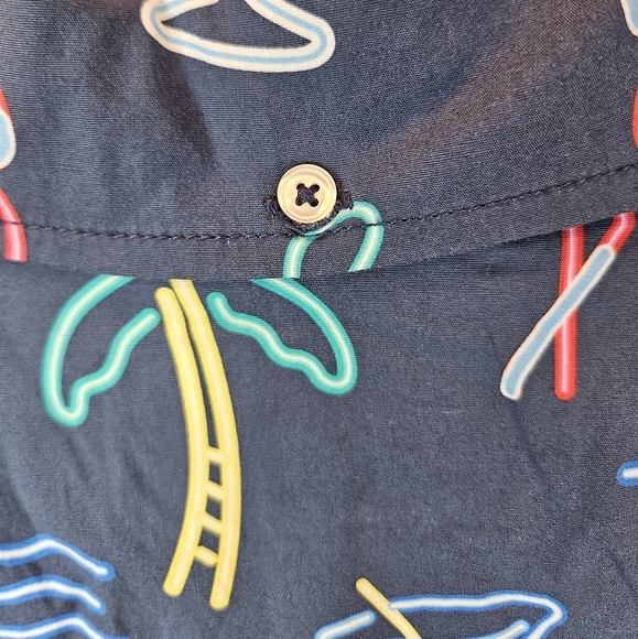 Chubbies Shirt Mens Sz S The One Man Wolf Pack Neon Look Flamingo and Palm Trees - Picture 11 of 12